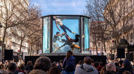 Saison 2025-2026 / Naïade, Naïade | Frédéri Vernier – Sébastien – Davis-Vangelder – Cie Out of the Blue | Cirque - Danse - Temps fort Alors, on danse ! | Spectacle accessible aux personnes sourdes ou malentendantes, Frédéri Vernier – Sébastien – Davis-Vangelder – C<sup>ie</sup> Out of the Blue