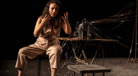 Saison 2025-2026 / Silence, ça tourne, Silence, ça tourne | Chrystèle Khodr – Nadim Deaibes - Riksteatern - Théâtre national itinérant de Suède - Théâtre des 13 vents - CDN Montpellier | Théâtre | Dans le cadre de la biennale des Arts de la Scène en Méditerranée, Chrystèle Khodr – Nadim Deaibes - Riksteatern - Théâtre national itinérant de Suède - Théâtre des 13 vents - CDN Montpellier