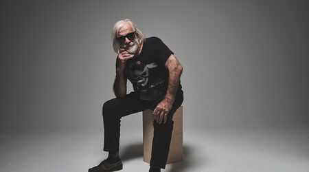 Saison 2025-2026 / While My Guitar  Gently Weeps*, While My Guitar  Gently Weeps |  Renaud Cojo – Cie Ouvre le chien | Concert - Récit | Spectacle accessible aux personnes aveugles ou malvoyantes  | à partir de 14 ans, Renaud Cojo – C<sup>ie</sup> Ouvre le chien<br>avec Françoiz Breut, Barbara Carlotti, Bastien Lallemant, Lescop, Mathias Malzieu, Elli Medeiros, JP Nataf, Fredrika Stahl