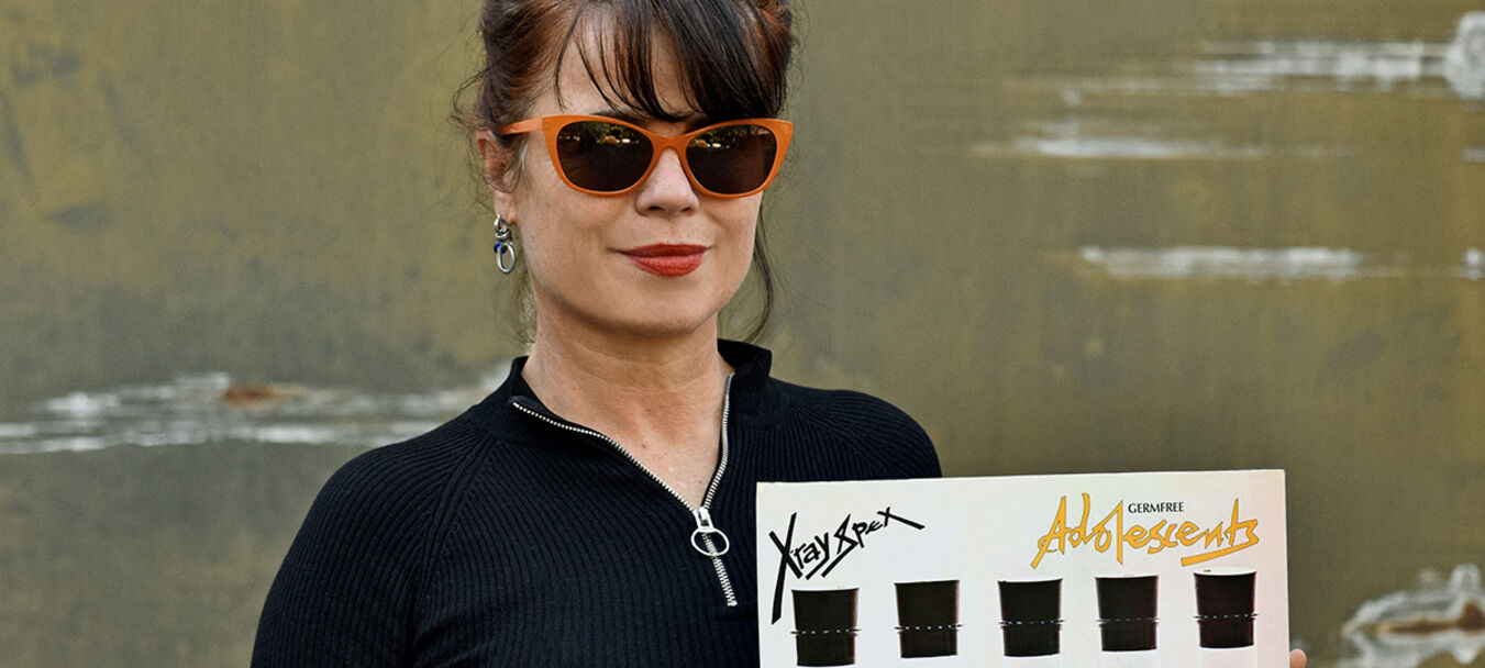 While My Guitar  Gently Weeps* | While My Guitar  Gently Weeps |  Renaud Cojo – Cie Ouvre le chien | Concert - Récit | Spectacle accessible aux personnes aveugles ou malvoyantes | Renaud Cojo – C<sup>ie</sup> Ouvre le chien<br>avec Françoiz Breut, Barbara Carlotti, Bastien Lallemant, Lescop, Emily Loizeau, Jil Caplan, JP Nataf, Fredrika Stahl