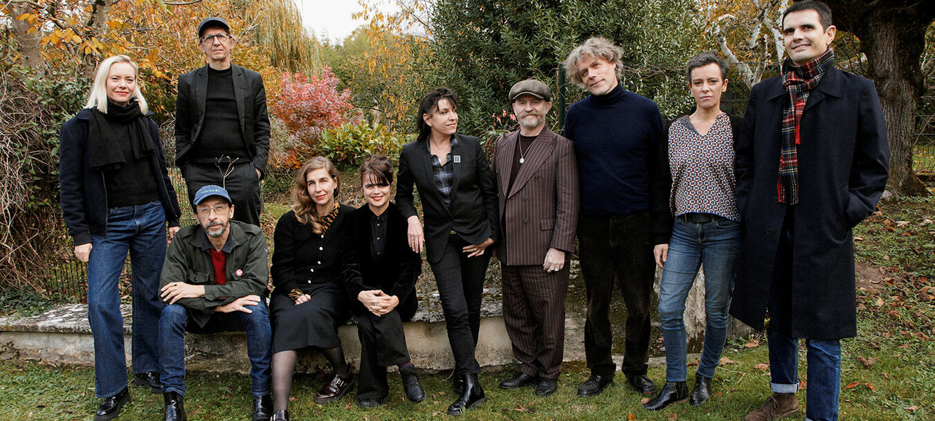 While My Guitar  Gently Weeps* | While My Guitar  Gently Weeps |  Renaud Cojo – Cie Ouvre le chien | Concert - Récit | Spectacle accessible aux personnes aveugles ou malvoyantes | Renaud Cojo – C<sup>ie</sup> Ouvre le chien<br>avec Françoiz Breut, Barbara Carlotti, Bastien Lallemant, Lescop, Emily Loizeau, Jil Caplan, JP Nataf, Fredrika Stahl