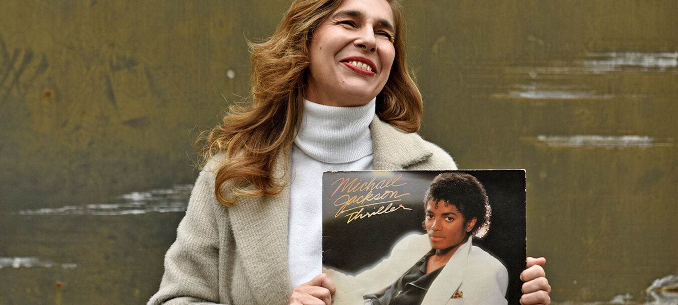 While My Guitar  Gently Weeps* | While My Guitar  Gently Weeps |  Renaud Cojo – Cie Ouvre le chien | Concert - Récit | Spectacle accessible aux personnes aveugles ou malvoyantes | Renaud Cojo – C<sup>ie</sup> Ouvre le chien<br>avec Françoiz Breut, Barbara Carlotti, Bastien Lallemant, Lescop, Emily Loizeau, Jil Caplan, JP Nataf, Fredrika Stahl