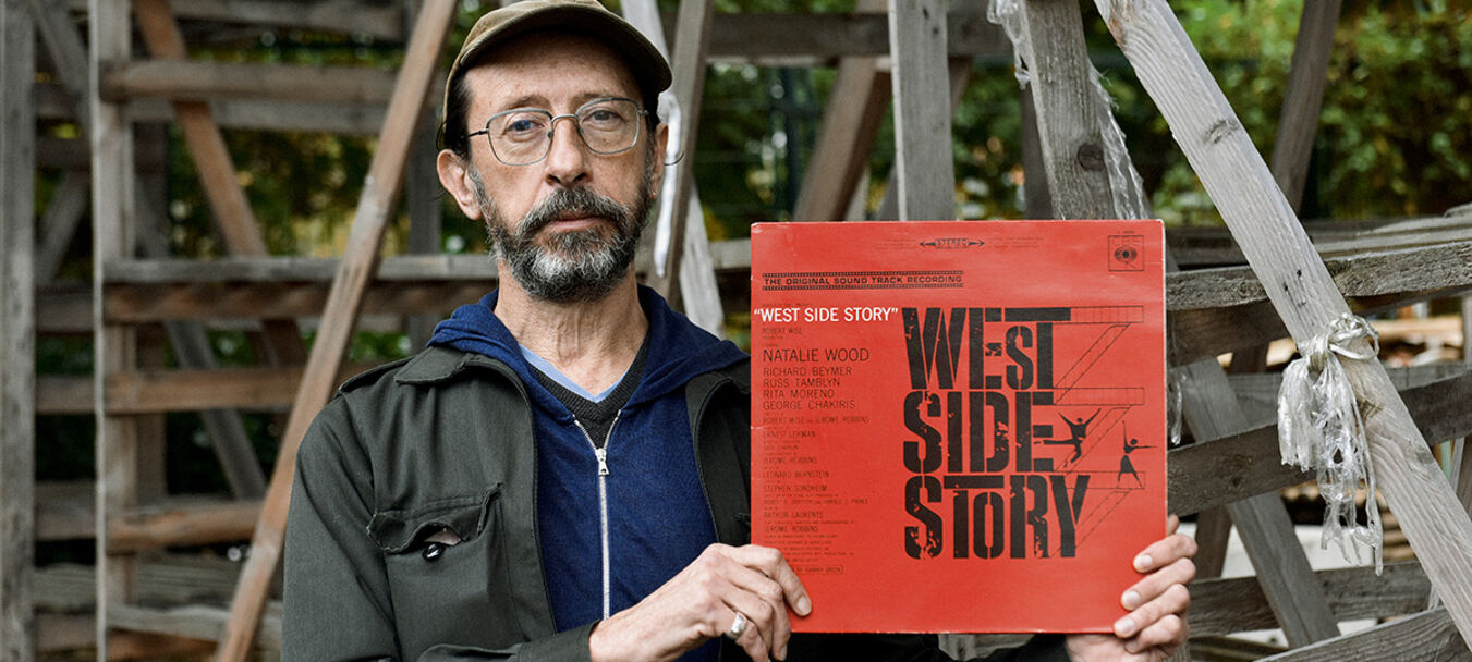 While My Guitar  Gently Weeps* | While My Guitar  Gently Weeps |  Renaud Cojo – Cie Ouvre le chien | Concert - Récit | Spectacle accessible aux personnes aveugles ou malvoyantes | Renaud Cojo – C<sup>ie</sup> Ouvre le chien<br>avec Françoiz Breut, Barbara Carlotti, Bastien Lallemant, Lescop, Emily Loizeau, Jil Caplan, JP Nataf, Fredrika Stahl