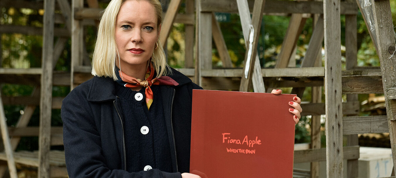 While My Guitar  Gently Weeps* | While My Guitar  Gently Weeps |  Renaud Cojo – Cie Ouvre le chien | Concert - Récit | Spectacle accessible aux personnes aveugles ou malvoyantes | Renaud Cojo – C<sup>ie</sup> Ouvre le chien<br>avec Françoiz Breut, Barbara Carlotti, Bastien Lallemant, Lescop, Emily Loizeau, Jil Caplan, JP Nataf, Fredrika Stahl