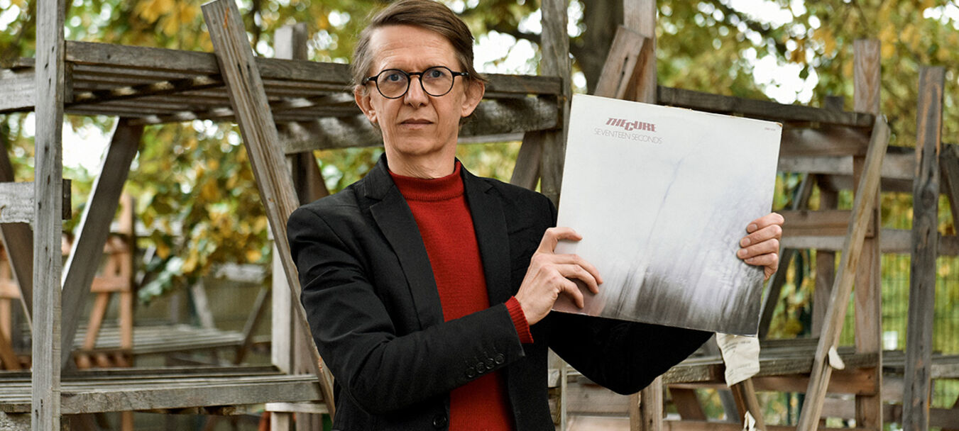 While My Guitar  Gently Weeps* | While My Guitar  Gently Weeps |  Renaud Cojo – Cie Ouvre le chien | Concert - Récit | Spectacle accessible aux personnes aveugles ou malvoyantes | Renaud Cojo – C<sup>ie</sup> Ouvre le chien<br>avec Françoiz Breut, Barbara Carlotti, Bastien Lallemant, Lescop, Emily Loizeau, Jil Caplan, JP Nataf, Fredrika Stahl