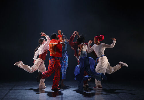 Witch Hunting | Anne Nguyen – Cie par Terre | Danse hip-hop | Spectacle accessible aux personnes sourdes ou malentendantes