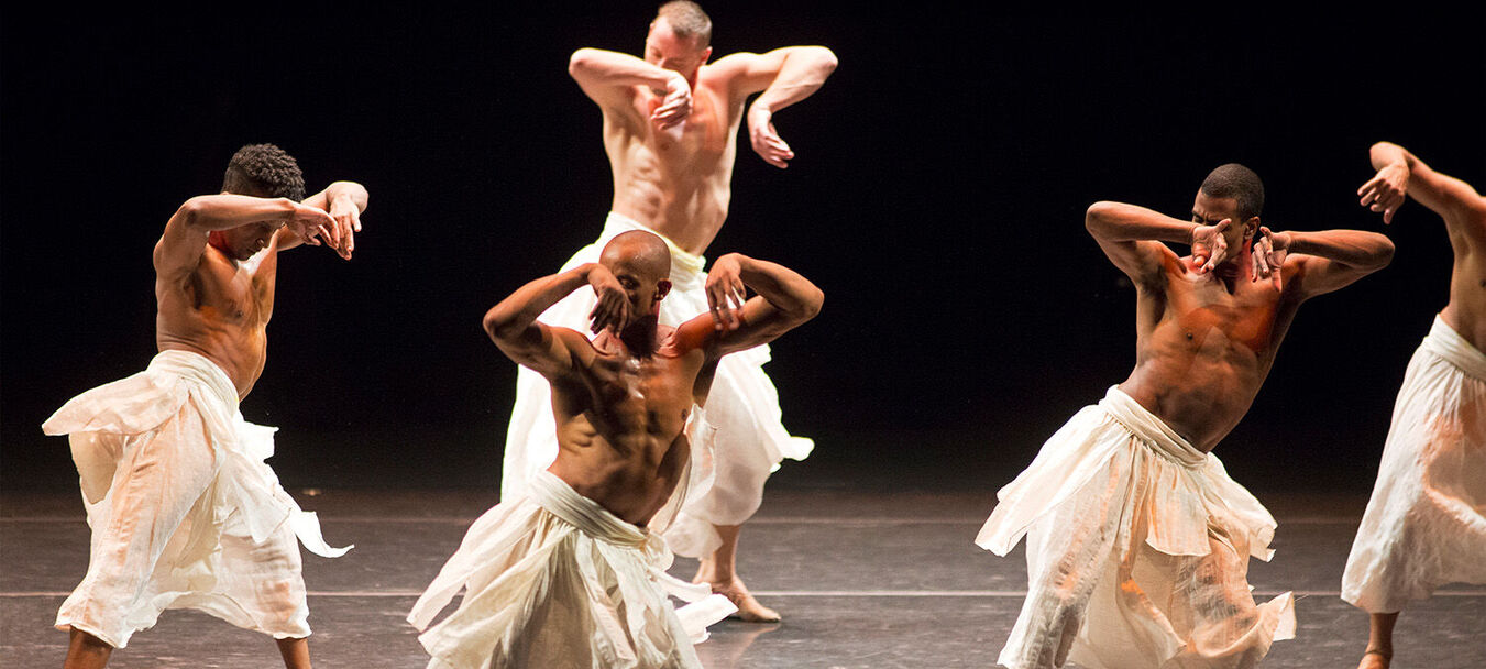 Grupo Corpo | Danse |  Grupo Corpo  - Piracema & Gira -  Rodrigo Pederneiras – Cassi Abranches | Spectacle accessible aux personnes sourdes ou malentendantes | Rodrigo Pederneiras – Cassi Abranches