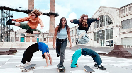 Saison 2026 – 2027 / Hyperboles, Cirque – Skateboard | Hyperboles  -  Coline Garcia – Cie Scom | Spectacle accessible aux personnes sourdes ou malentendantes | à partir de 8 ans, Coline Garcia – C<sup>ie</sup> Scom