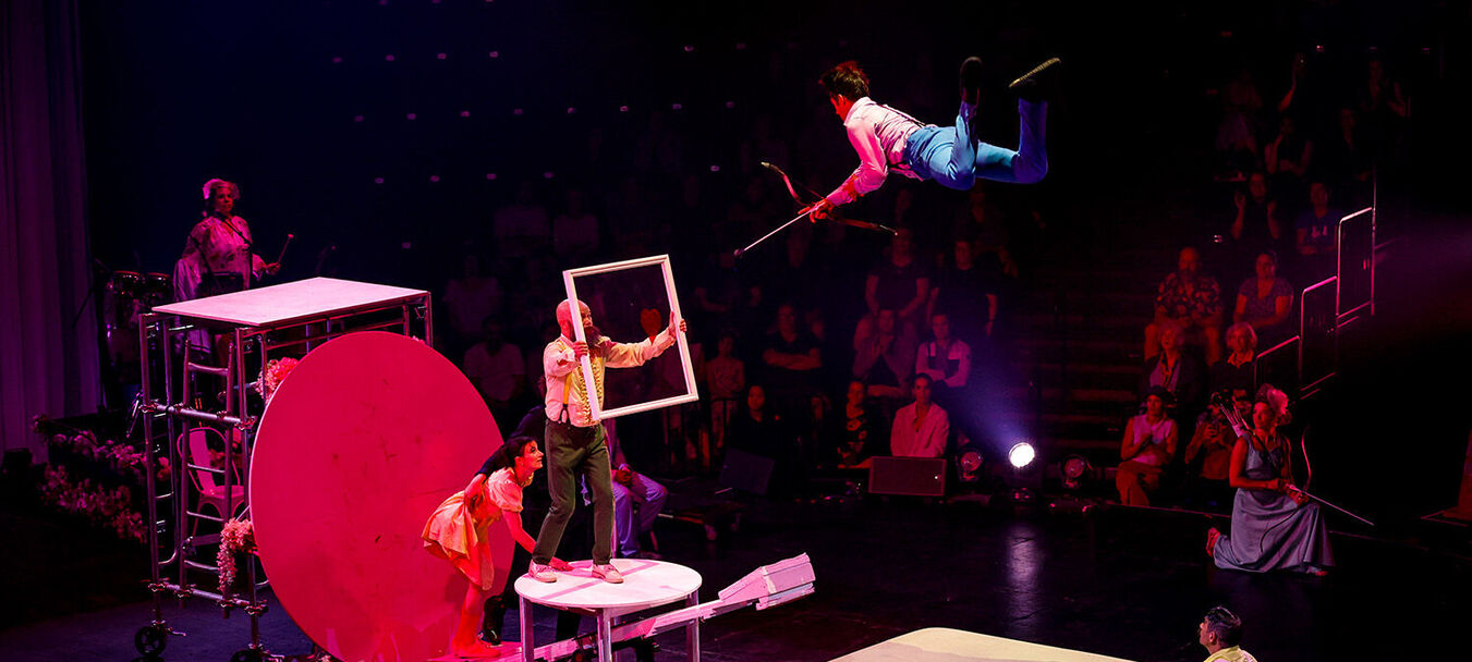 La Noce d’Alfonse | Cirque | La Noce d’Alfonse - Cirque Alfonse | à partir de 6 ans | Spectacle accessible aux personnes sourdes ou malentendantes | Cirque Alfonse
