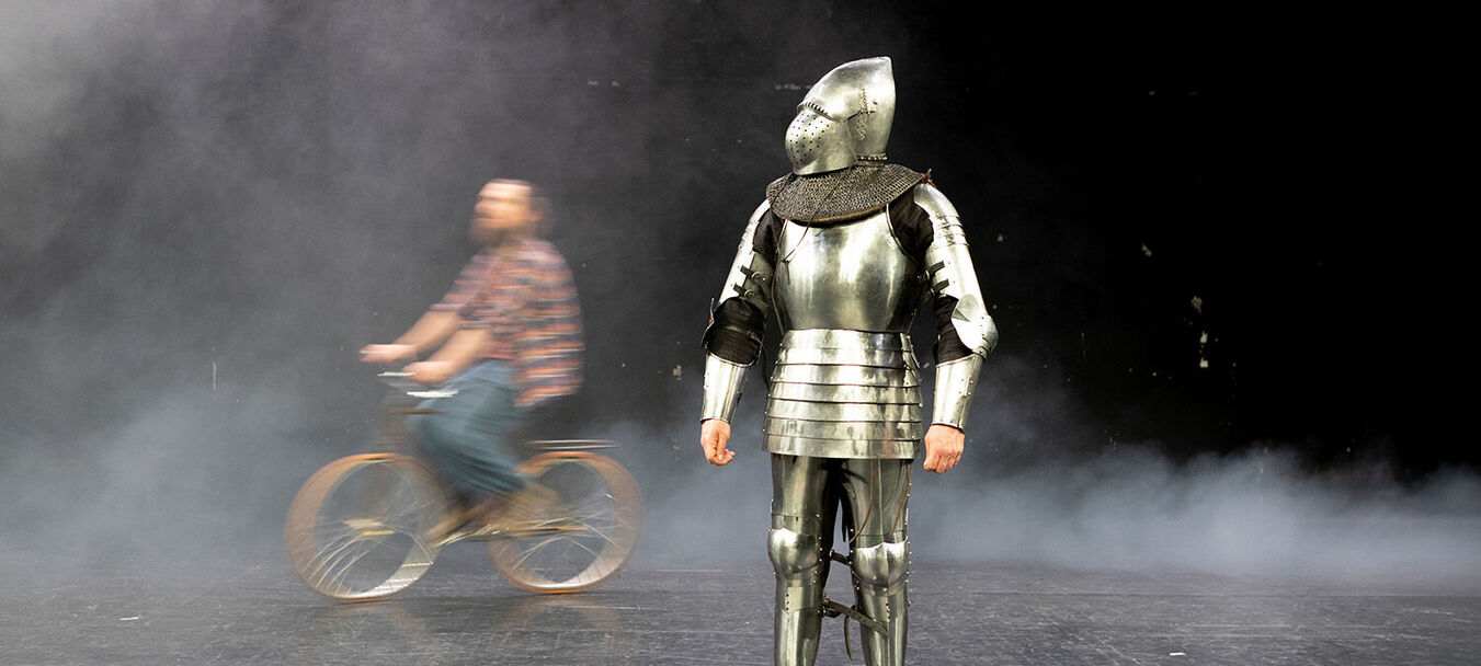 La Vie de ma mère | Cirque | La Vie de ma mère - Olivier Debelhoir – Cie D’un Ours | à partir de 8 ans | Coproduction Théâtre Molière → Sète, scène nationale archipel de Thau | Olivier Debelhoir – C<sup>ie</sup> D’un Ours