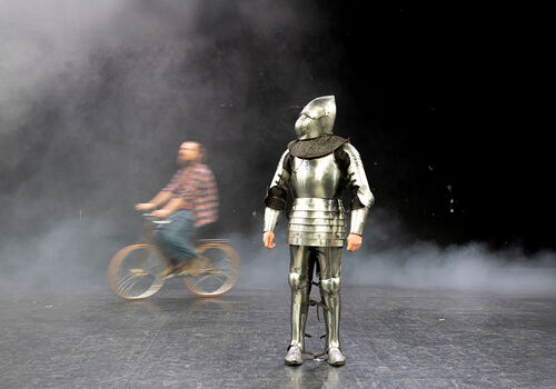 Cirque | La Vie de ma mère - Olivier Debelhoir – Cie D’un Ours | à partir de 8 ans | Coproduction Théâtre Molière → Sète, scène nationale archipel de Thau