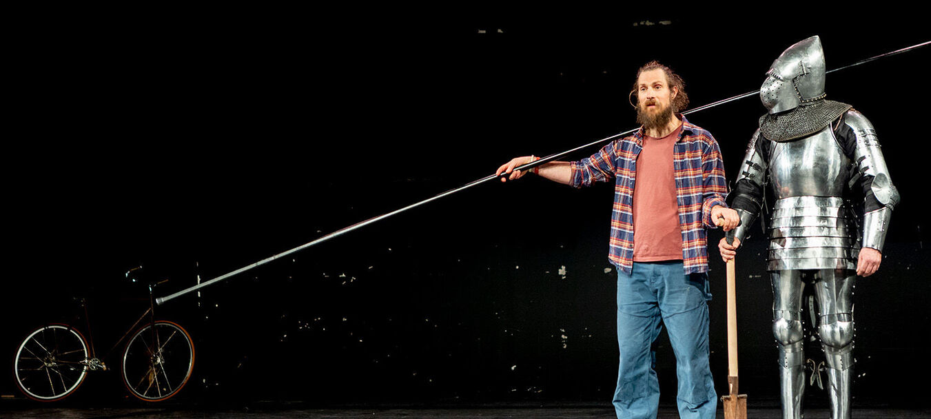 La Vie de ma mère | Cirque | La Vie de ma mère - Olivier Debelhoir – Cie D’un Ours | à partir de 8 ans | Coproduction Théâtre Molière → Sète, scène nationale archipel de Thau | Olivier Debelhoir – C<sup>ie</sup> D’un Ours