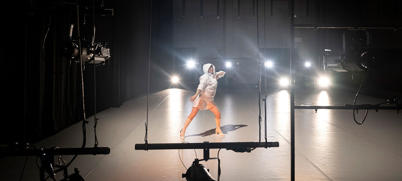 Suspended Chorus | Danse | Suspended Chorus - Silvia  Gribaudi – Zebra | Temps fort Alors, on danse ! | Silvia Gribaudi – Zebra