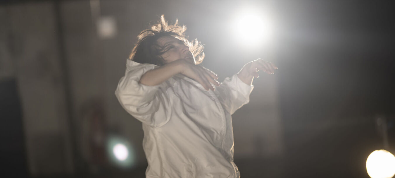 Suspended Chorus | Silvia Gribaudi – Zebra